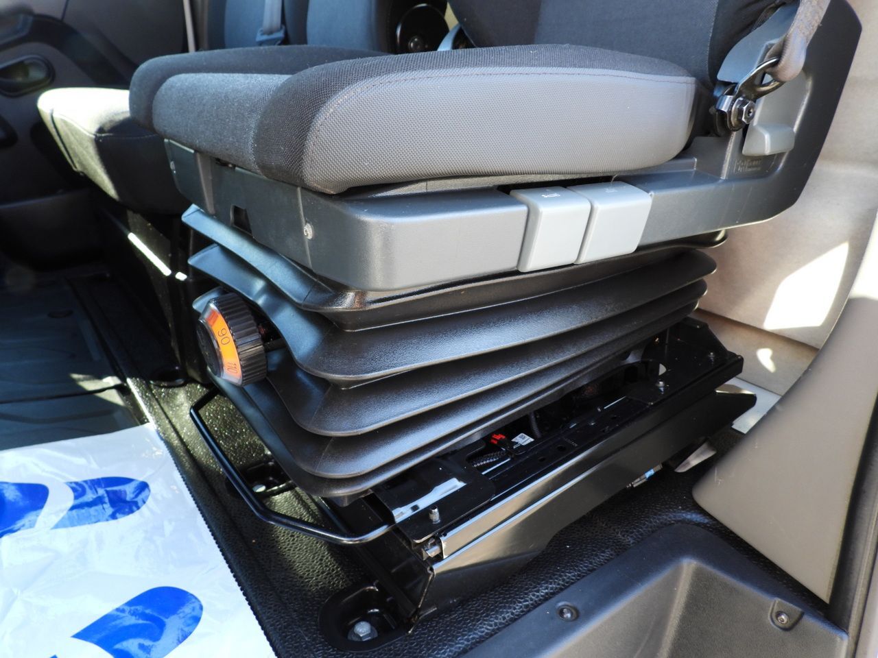 Caja abierta furgoneta RENAULT MASTER STAKE BODY CRUISE CONTROL LED LIGHTS AIR CONDITIONING 165HP: foto 27 Caja abierta furgoneta RENAULT MASTER STAKE BODY CRUISE CONTROL LED LIGHTS AIR CONDITIONING 165HP: foto 27