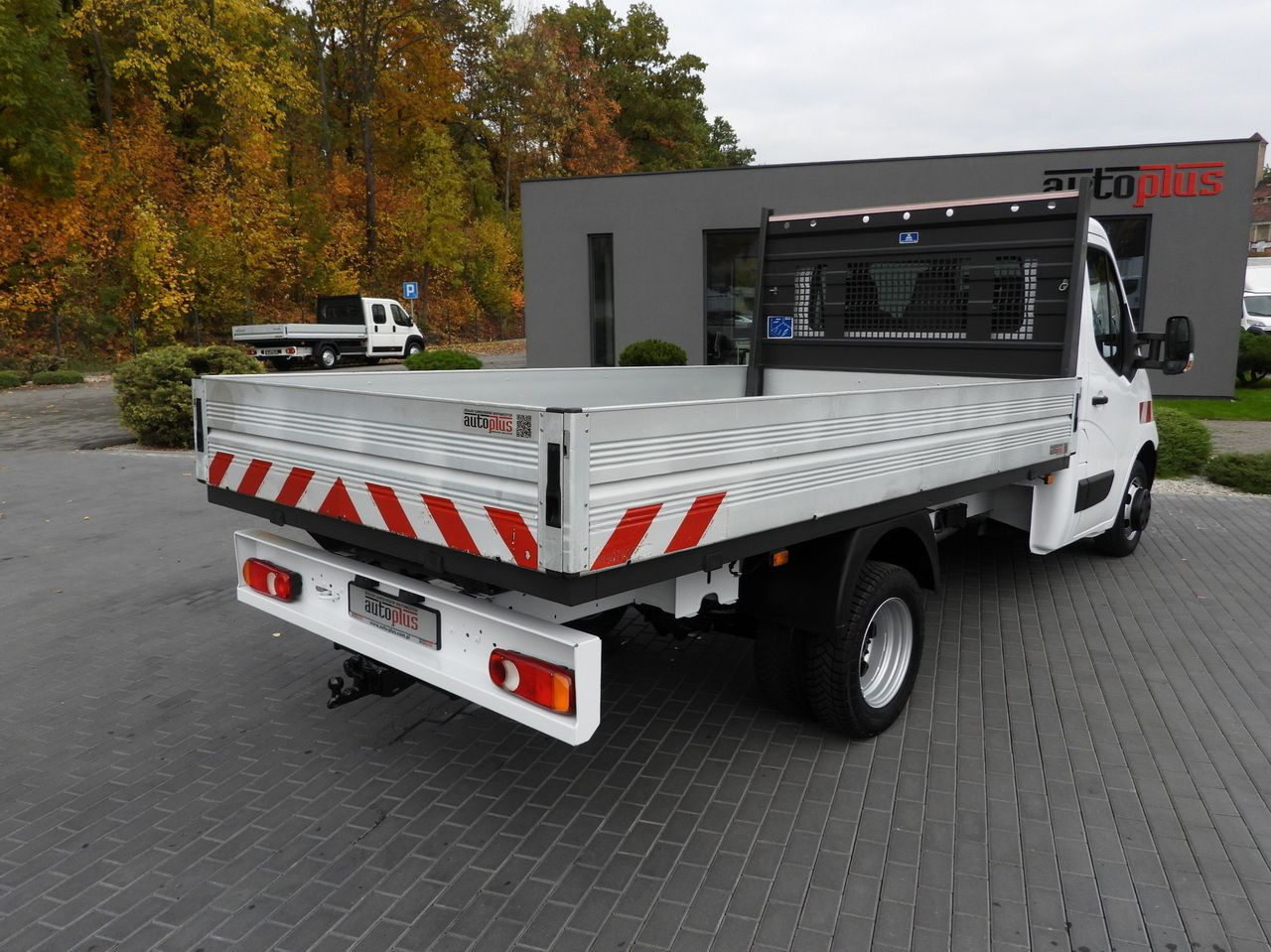 RENAULT MASTER STAKE BODY CRUISE CONTROL NAVIGATION TWIN WHEELS AIR CONDITIONING 130HP - Caja abierta furgoneta: foto 3 RENAULT MASTER STAKE BODY CRUISE CONTROL NAVIGATION TWIN WHEELS AIR CONDITIONING 130HP - Caja abierta furgoneta: foto 3