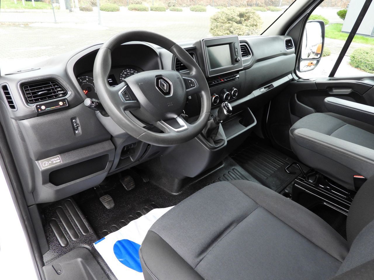 RENAULT MASTER STAKE BODY DOUBLE CABIN DOKA 6 SEATS CRUISE CONTROL NAVIGATION LED LIGHTS AIR CONDITIONING 150HP - Caja abierta furgoneta: foto 2 RENAULT MASTER STAKE BODY DOUBLE CABIN DOKA 6 SEATS CRUISE CONTROL NAVIGATION LED LIGHTS AIR CONDITIONING 150HP - Caja abierta furgoneta: foto 2