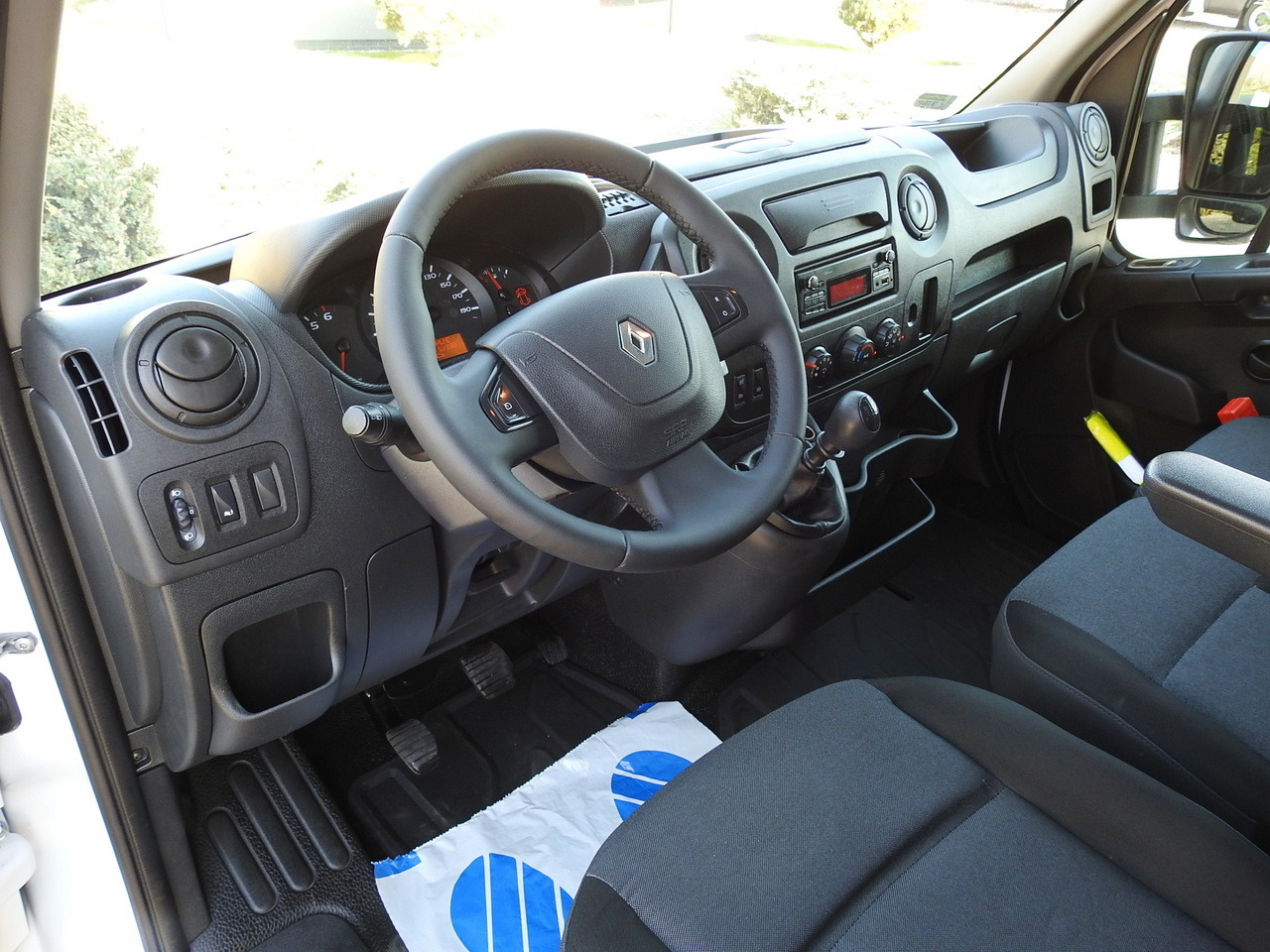 RENAULT MASTER TARPAULIN 10 PALLETS CRUISE CONTROL AIR CONDITIONING PNEUMATICS 170HP - Furgoneta con caja de lona: foto 2 RENAULT MASTER TARPAULIN 10 PALLETS CRUISE CONTROL AIR CONDITIONING PNEUMATICS 170HP - Furgoneta con caja de lona: foto 2