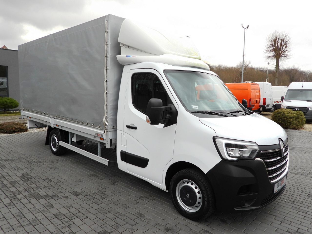 RENAULT MASTER TARPAULIN 10 PALLETS CRUISE CONTROL LED LIGHTS PNEUMATICS AIR CONDITIONING 165HP - Furgoneta con caja de lona: foto 4 RENAULT MASTER TARPAULIN 10 PALLETS CRUISE CONTROL LED LIGHTS PNEUMATICS AIR CONDITIONING 165HP - Furgoneta con caja de lona: foto 4