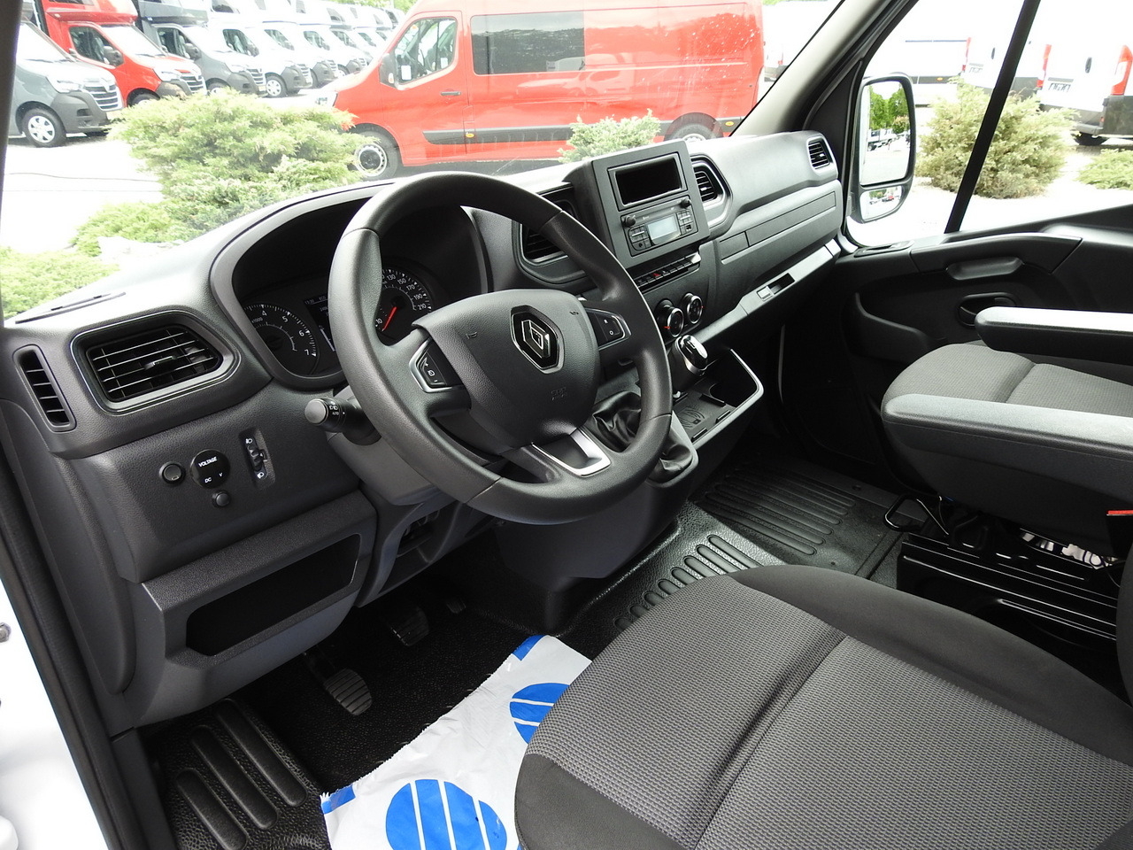 RENAULT MASTER TARPAULIN 10 PALLETS WEBASTO CRUISE CONTROL AIR CONDITIONING LED LIGHTS  165HP - Furgoneta con caja de lona: foto 2 RENAULT MASTER TARPAULIN 10 PALLETS WEBASTO CRUISE CONTROL AIR CONDITIONING LED LIGHTS  165HP - Furgoneta con caja de lona: foto 2