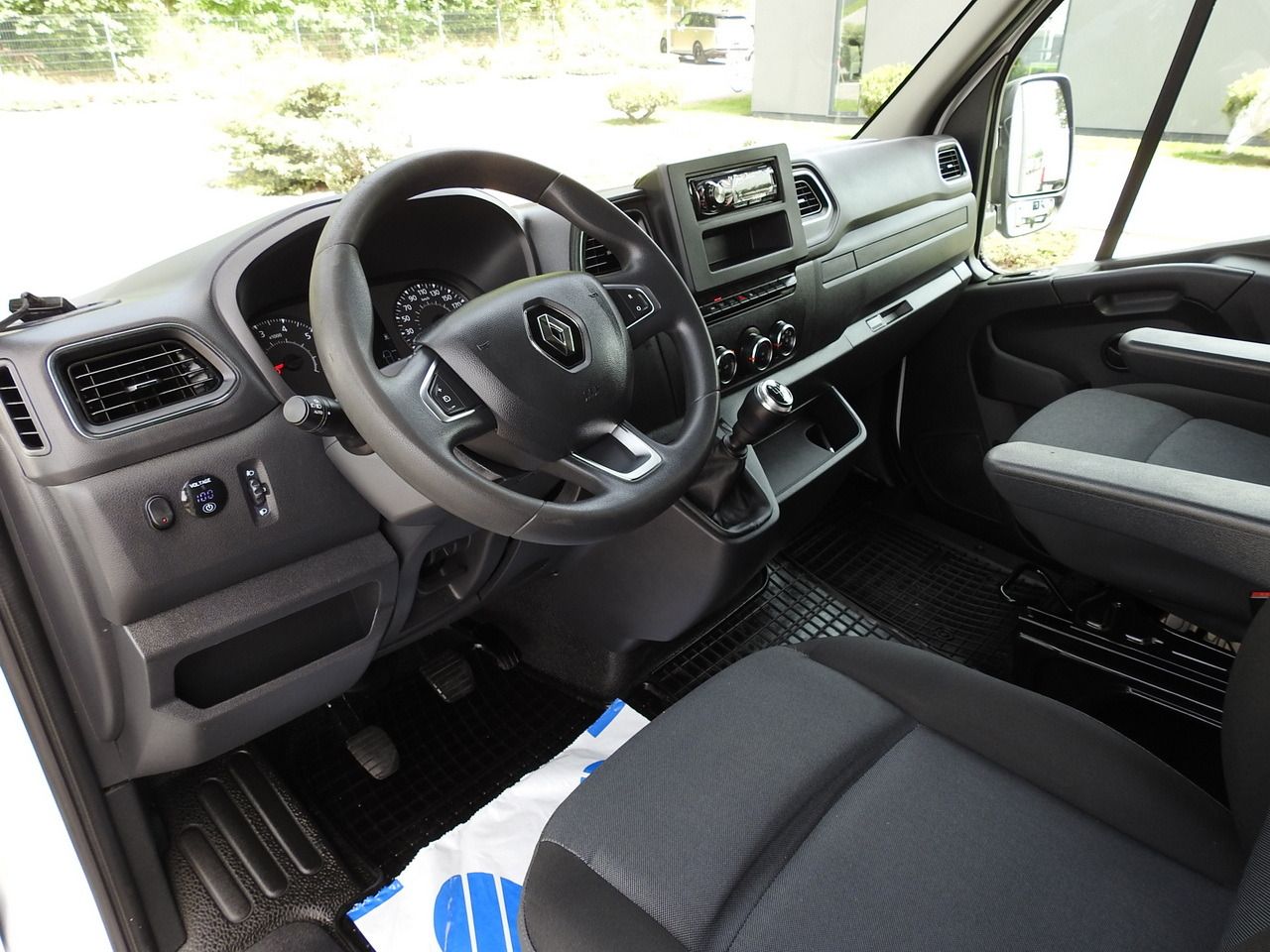 RENAULT MASTER TARPAULIN 10 PALLETS WEBASTO CRUISE CONTROL AIR CONDITIONING LED LIGHTS 165HP - Furgoneta con caja de lona: foto 2 RENAULT MASTER TARPAULIN 10 PALLETS WEBASTO CRUISE CONTROL AIR CONDITIONING LED LIGHTS 165HP - Furgoneta con caja de lona: foto 2