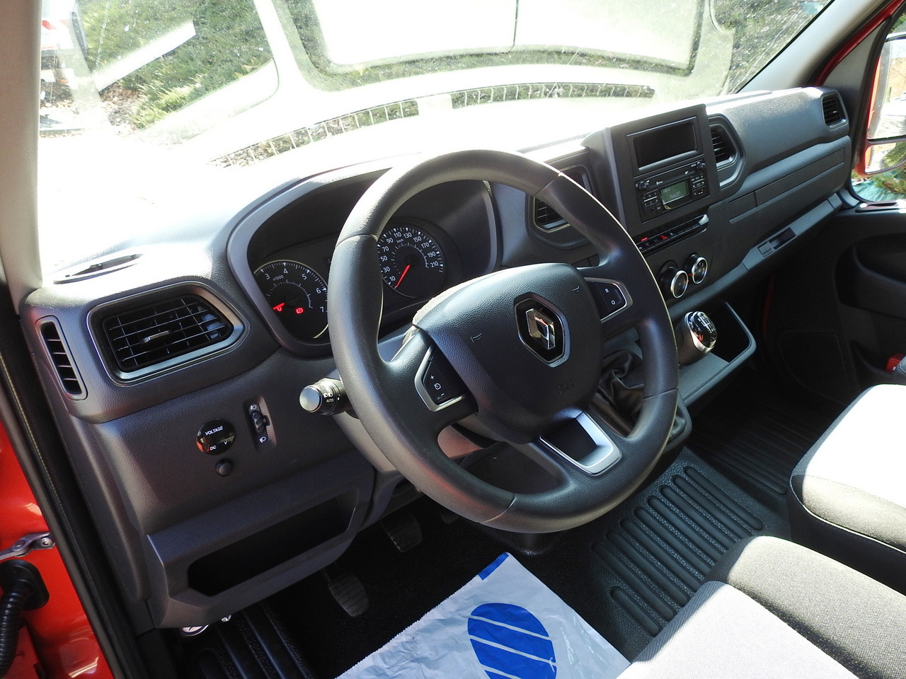 RENAULT MASTER TARPAULIN 10 PALLETS WEBASTO CRUISE CONTROL AIR CONDITIONING LED LIGHTS PNEUMATICS  165HP - Furgoneta con caja de lona: foto 2 RENAULT MASTER TARPAULIN 10 PALLETS WEBASTO CRUISE CONTROL AIR CONDITIONING LED LIGHTS PNEUMATICS  165HP - Furgoneta con caja de lona: foto 2