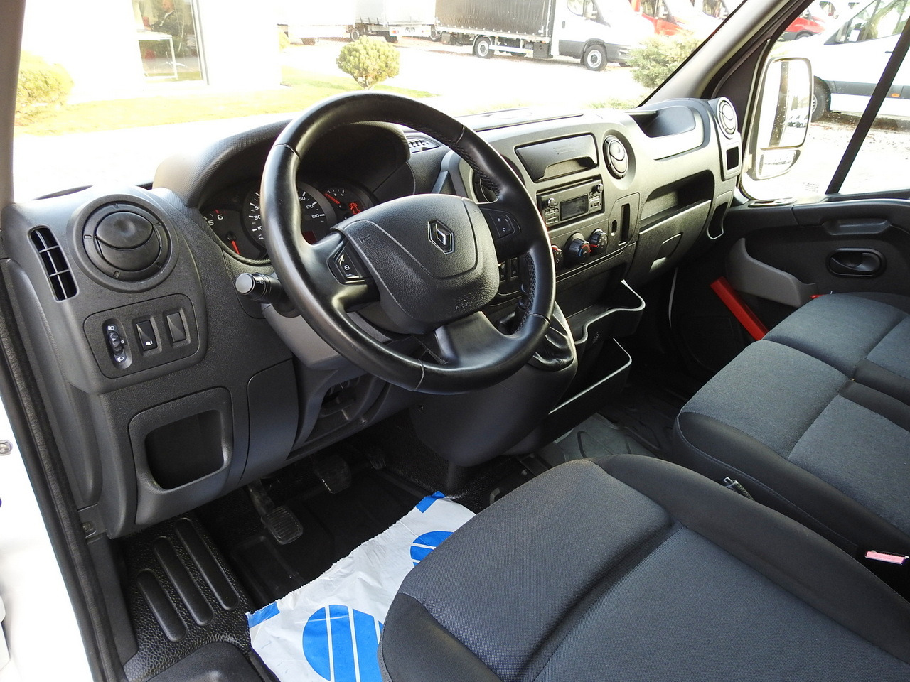 RENAULT MASTER TARPAULIN 10 PALLETS WEBASTO CRUISE CONTROL AIR CONDITIONING PNEUMATICS 170HP - Furgoneta con caja de lona: foto 2 RENAULT MASTER TARPAULIN 10 PALLETS WEBASTO CRUISE CONTROL AIR CONDITIONING PNEUMATICS 170HP - Furgoneta con caja de lona: foto 2