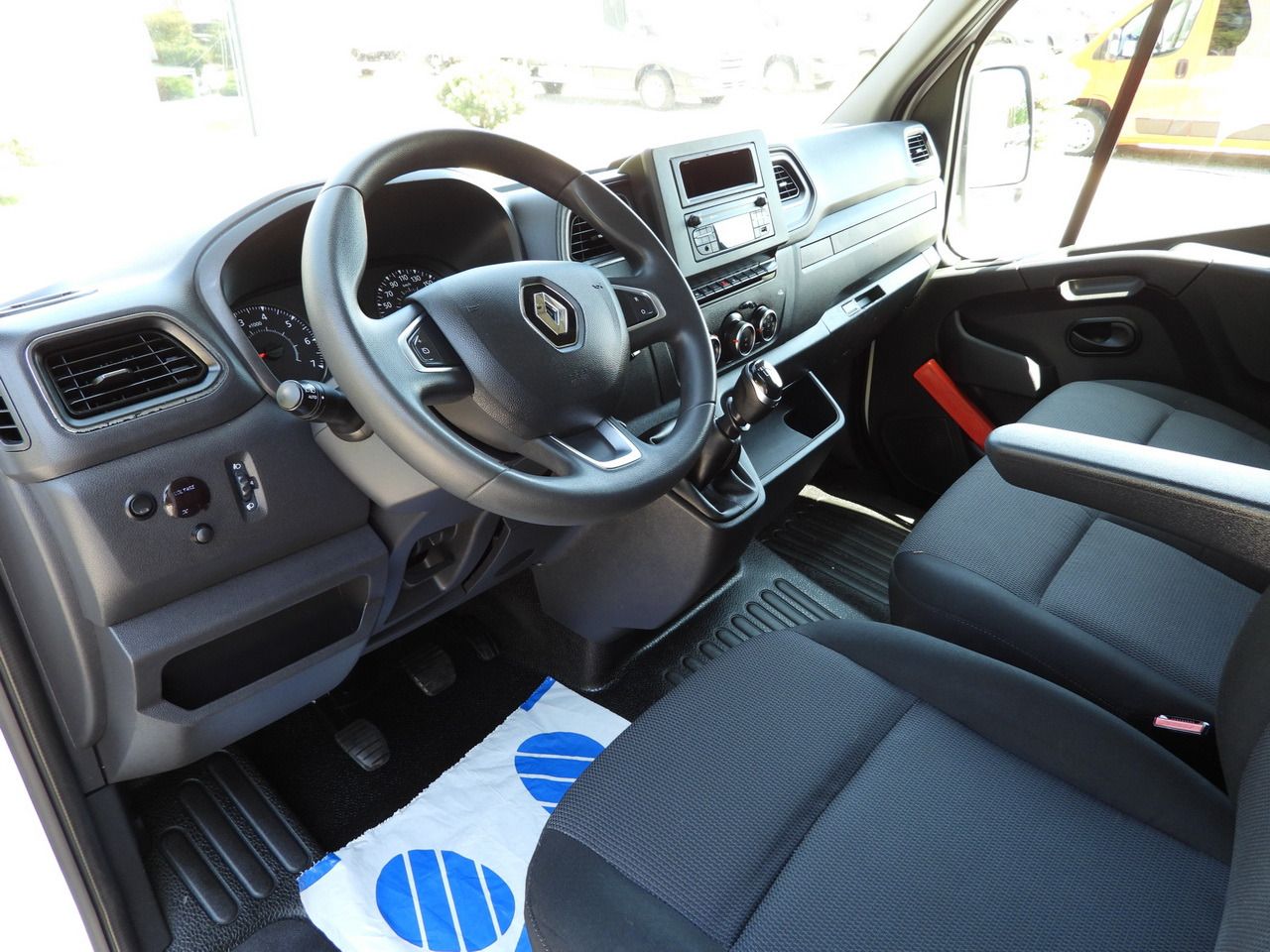 RENAULT MASTER TARPAULIN 10 PALLETS WEBASTO CRUISE CONTROL LED LIGHTS PNEUMATICS AIR CONDITIONING 165HP - Furgoneta con caja de lona: foto 2 RENAULT MASTER TARPAULIN 10 PALLETS WEBASTO CRUISE CONTROL LED LIGHTS PNEUMATICS AIR CONDITIONING 165HP - Furgoneta con caja de lona: foto 2