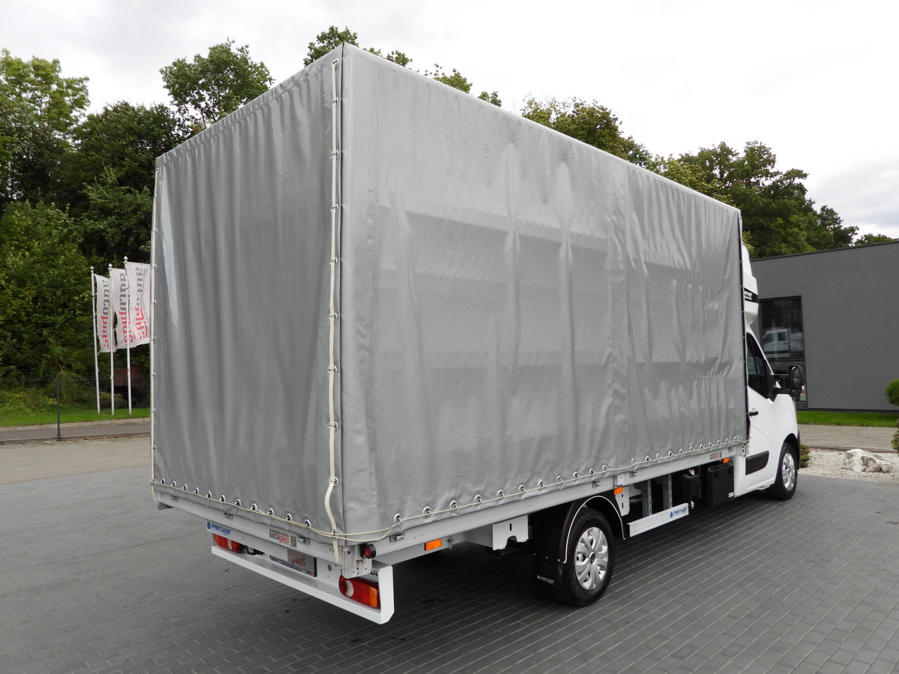 RENAULT MASTER TARPAULIN 10 PALLETS WEBASTO CRUISE CONTROL LED LIGHTS PNEUMATICS AIR CONDITIONING 165HP - Furgoneta con caja de lona: foto 3 RENAULT MASTER TARPAULIN 10 PALLETS WEBASTO CRUISE CONTROL LED LIGHTS PNEUMATICS AIR CONDITIONING 165HP - Furgoneta con caja de lona: foto 3