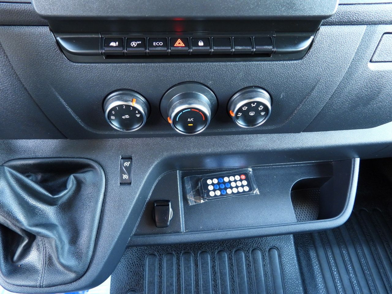 Furgoneta con caja de lona RENAULT MASTER TARPAULIN 10 PALLETS WEBASTO CRUISE CONTROL LED LIGHTS PNEUMATICS AIR CONDITIONING  165HP: foto 36