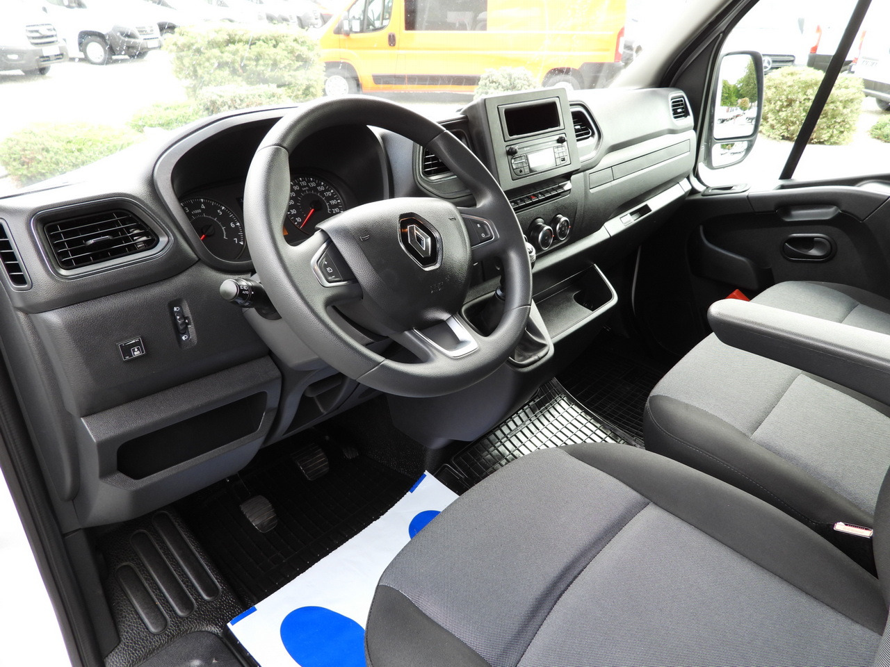 RENAULT MASTER TARPAULIN 10 PALLETS WEBASTO CRUISE CONTROL LED LIGHTS PNEUMATICS AIR CONDITIONING 165HP - Furgoneta con caja de lona: foto 2 RENAULT MASTER TARPAULIN 10 PALLETS WEBASTO CRUISE CONTROL LED LIGHTS PNEUMATICS AIR CONDITIONING 165HP - Furgoneta con caja de lona: foto 2