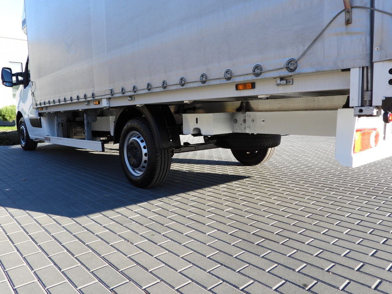 Furgoneta con caja de lona RENAULT MASTER TARPAULIN 10 PALLETS WEBASTO CRUISE CONTROL LED LIGHTS PNEUMATICS AIR CONDITIONING  165HP: foto 16