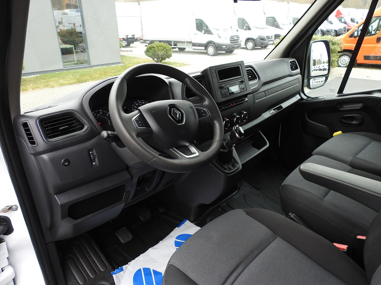 RENAULT MASTER TARPAULIN 10 PALLETS WEBASTO CRUISE CONTROL LED LIGHTS PNEUMATICS AIR CONDITIONING 165HP - Furgoneta con caja de lona: foto 2 RENAULT MASTER TARPAULIN 10 PALLETS WEBASTO CRUISE CONTROL LED LIGHTS PNEUMATICS AIR CONDITIONING 165HP - Furgoneta con caja de lona: foto 2