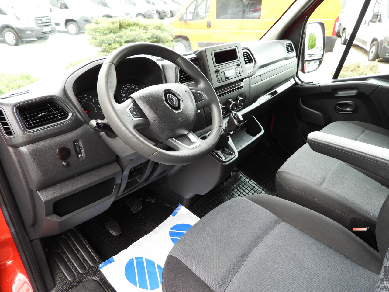 RENAULT MASTER TARPAULIN 10 PALLETS WEBASTO CRUISE CONTROL LED LIGHTS PNEUMATICS AIR CONDITIONING 165HP - Furgoneta con caja de lona: foto 2 RENAULT MASTER TARPAULIN 10 PALLETS WEBASTO CRUISE CONTROL LED LIGHTS PNEUMATICS AIR CONDITIONING 165HP - Furgoneta con caja de lona: foto 2