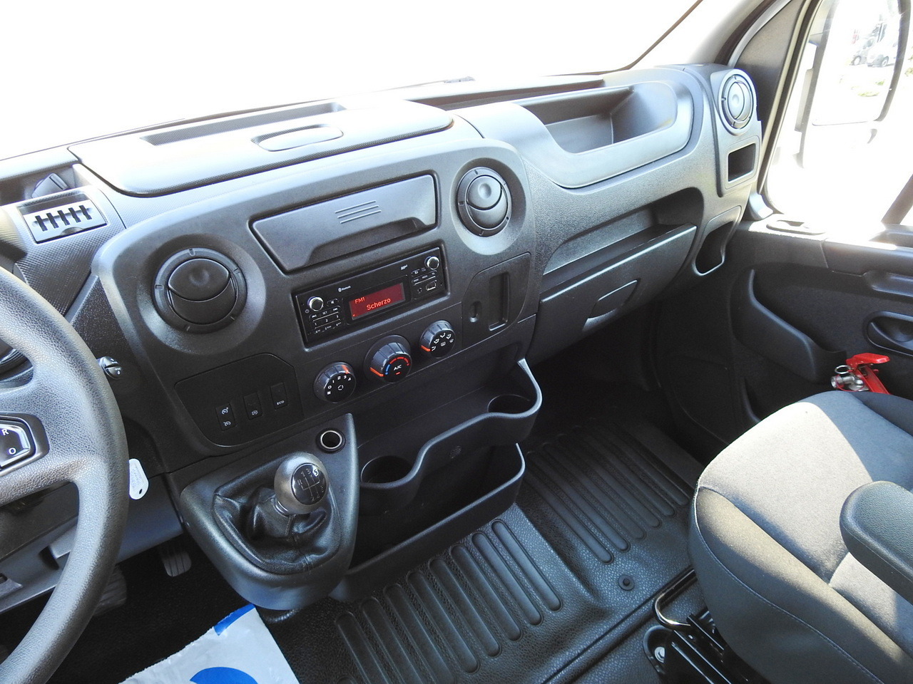 Leasing financiero de RENAULT MASTER TARPAULIN 8 PALLETS WEBASTO CRUISE CONTROL AIR CONDITIONING PNEUMATICS  170HP leasing RENAULT MASTER TARPAULIN 8 PALLETS WEBASTO CRUISE CONTROL AIR CONDITIONING PNEUMATICS  170HP: foto 35