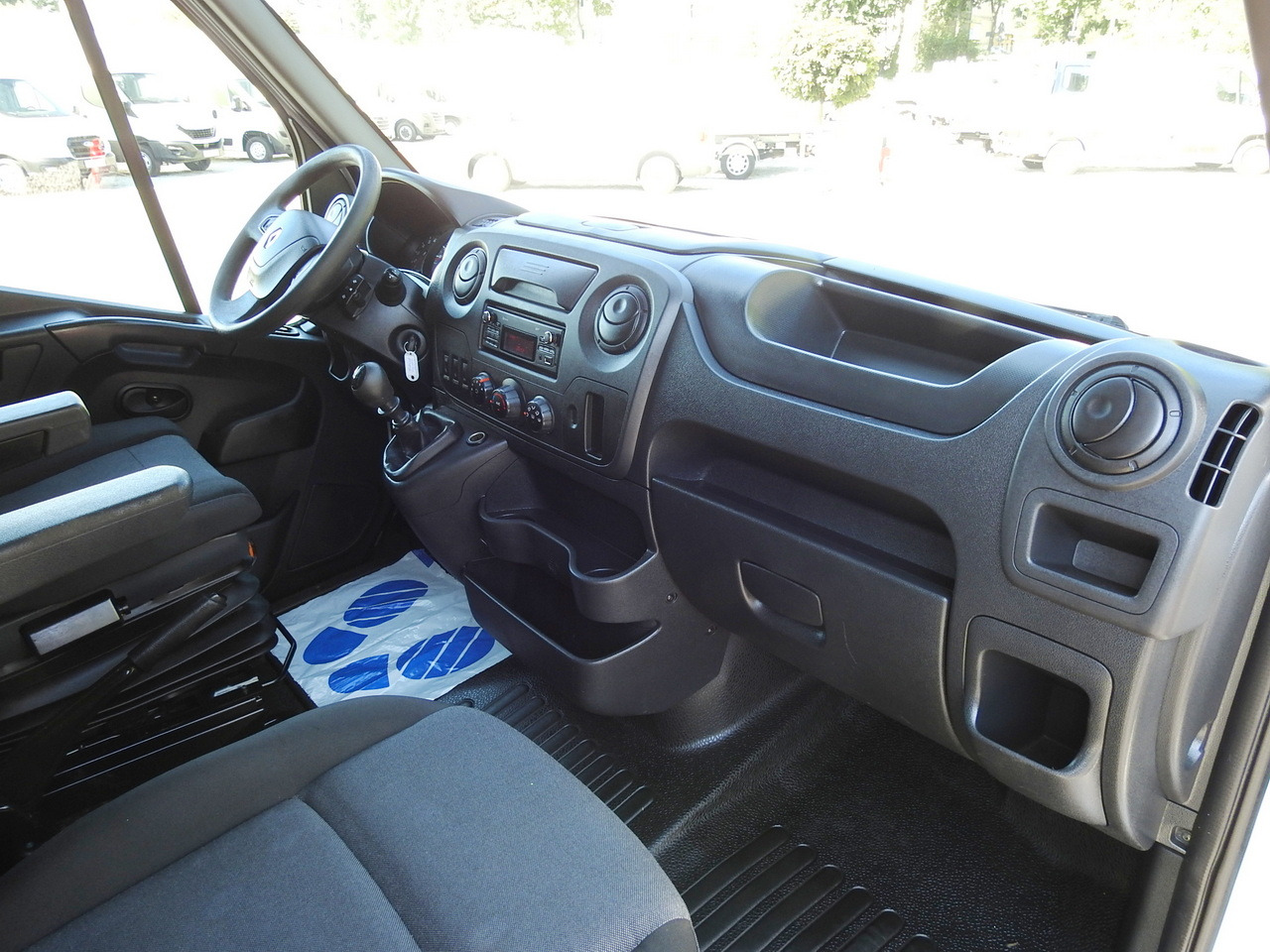 Leasing financiero de RENAULT MASTER TARPAULIN 8 PALLETS WEBASTO CRUISE CONTROL AIR CONDITIONING PNEUMATICS  170HP leasing RENAULT MASTER TARPAULIN 8 PALLETS WEBASTO CRUISE CONTROL AIR CONDITIONING PNEUMATICS  170HP: foto 40