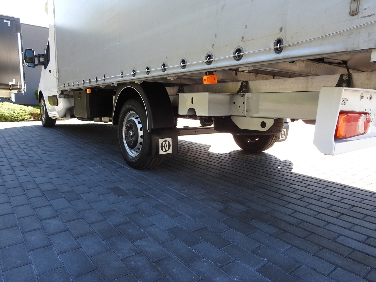 Leasing financiero de RENAULT MASTER TARPAULIN 8 PALLETS WEBASTO CRUISE CONTROL AIR CONDITIONING PNEUMATICS  170HP leasing RENAULT MASTER TARPAULIN 8 PALLETS WEBASTO CRUISE CONTROL AIR CONDITIONING PNEUMATICS  170HP: foto 16