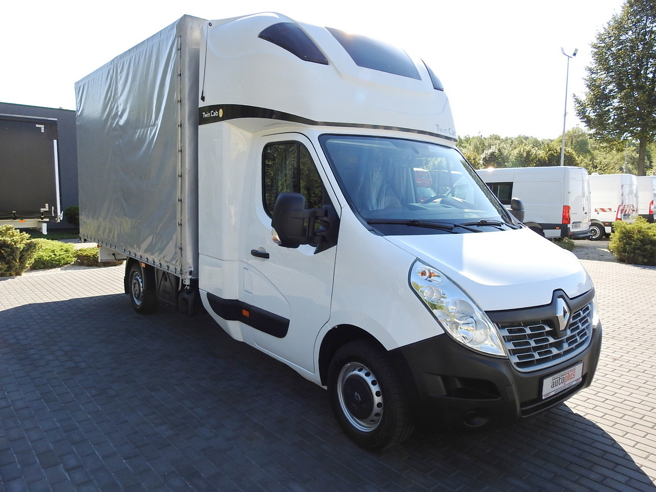 RENAULT MASTER TARPAULIN 8 PALLETS WEBASTO CRUISE CONTROL AIR CONDITIONING PNEUMATICS 170HP - Furgoneta con caja de lona: foto 4 RENAULT MASTER TARPAULIN 8 PALLETS WEBASTO CRUISE CONTROL AIR CONDITIONING PNEUMATICS 170HP - Furgoneta con caja de lona: foto 4