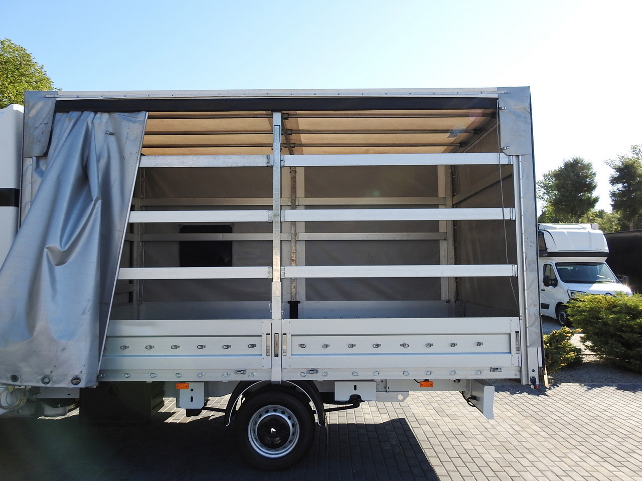 Leasing financiero de RENAULT MASTER TARPAULIN 8 PALLETS WEBASTO CRUISE CONTROL AIR CONDITIONING PNEUMATICS  170HP leasing RENAULT MASTER TARPAULIN 8 PALLETS WEBASTO CRUISE CONTROL AIR CONDITIONING PNEUMATICS  170HP: foto 25