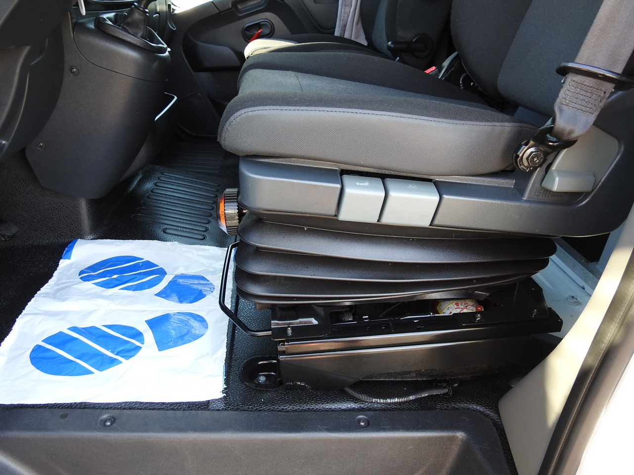 Leasing financiero de RENAULT MASTER TARPAULIN 8 PALLETS WEBASTO CRUISE CONTROL AIR CONDITIONING PNEUMATICS  170HP leasing RENAULT MASTER TARPAULIN 8 PALLETS WEBASTO CRUISE CONTROL AIR CONDITIONING PNEUMATICS  170HP: foto 29
