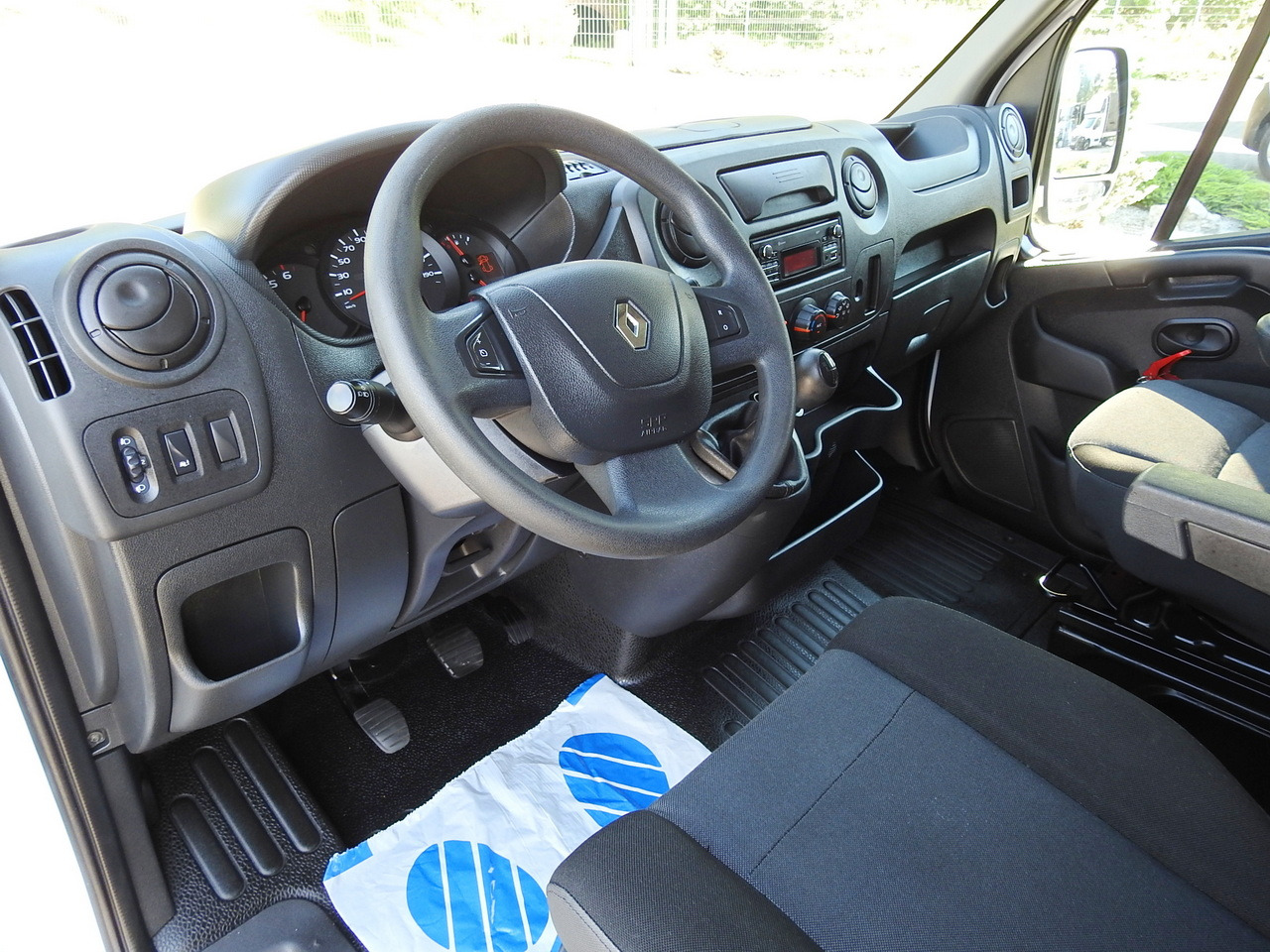 RENAULT MASTER TARPAULIN 8 PALLETS WEBASTO CRUISE CONTROL AIR CONDITIONING PNEUMATICS 170HP - Furgoneta con caja de lona: foto 2 RENAULT MASTER TARPAULIN 8 PALLETS WEBASTO CRUISE CONTROL AIR CONDITIONING PNEUMATICS 170HP - Furgoneta con caja de lona: foto 2