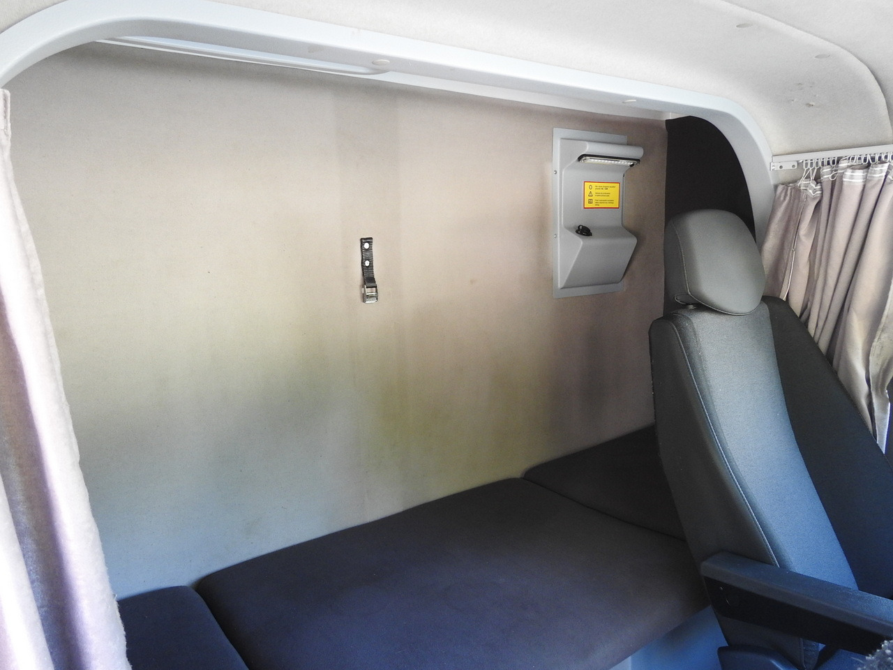 Leasing financiero de RENAULT MASTER TARPAULIN 8 PALLETS WEBASTO CRUISE CONTROL AIR CONDITIONING PNEUMATICS  170HP leasing RENAULT MASTER TARPAULIN 8 PALLETS WEBASTO CRUISE CONTROL AIR CONDITIONING PNEUMATICS  170HP: foto 43