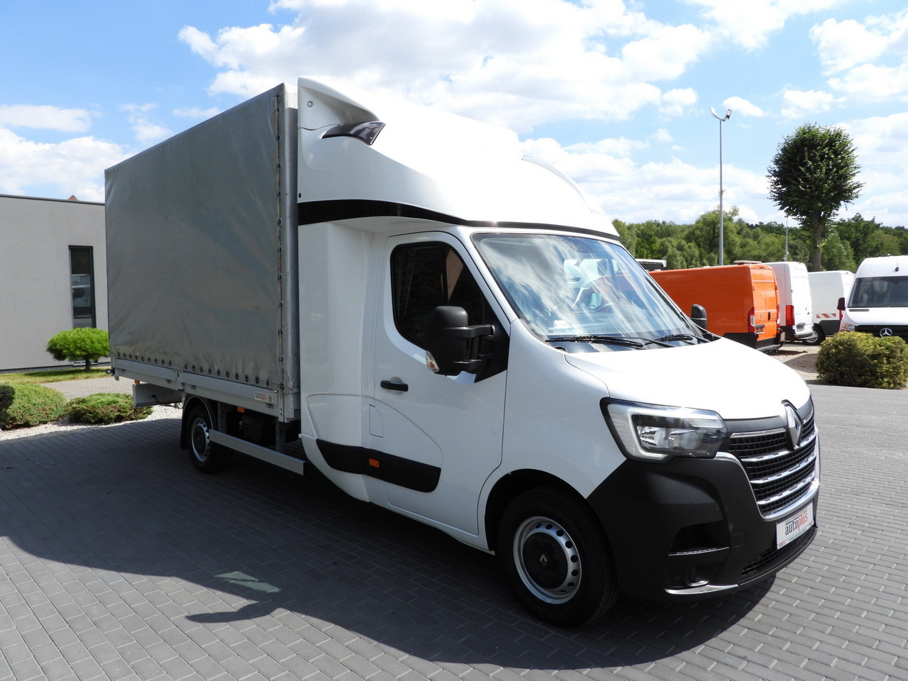 RENAULT MASTER TARPAULIN 8 PALLETS WEBASTO CRUISE CONTROL LED LIGHTS PNEUMATICS AIR CONDITIONING 165HP - Furgoneta con caja de lona: foto 4 RENAULT MASTER TARPAULIN 8 PALLETS WEBASTO CRUISE CONTROL LED LIGHTS PNEUMATICS AIR CONDITIONING 165HP - Furgoneta con caja de lona: foto 4