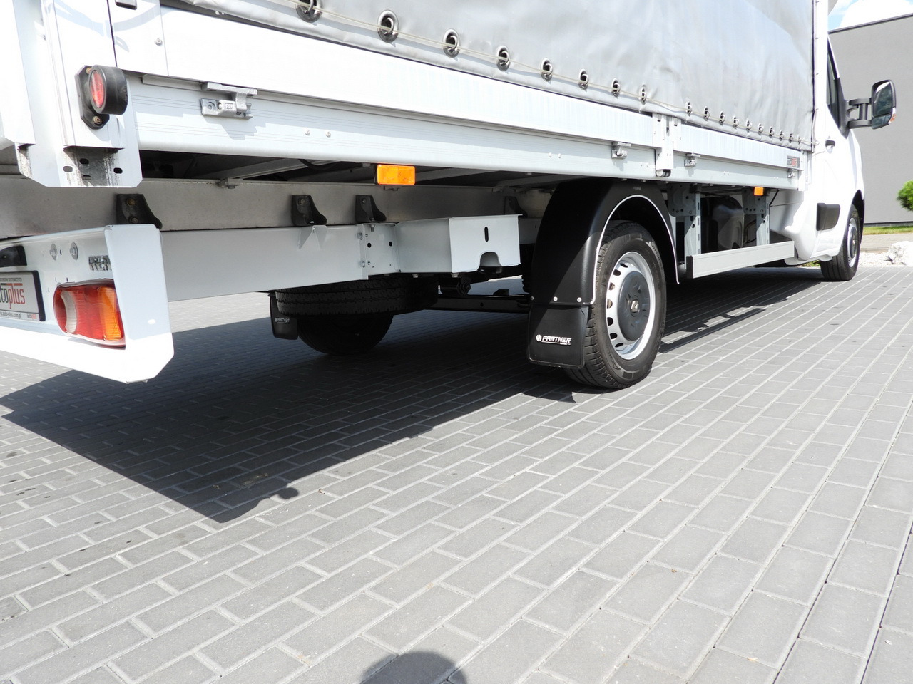 Furgoneta con caja de lona RENAULT MASTER TARPAULIN 8 PALLETS WEBASTO CRUISE CONTROL LED LIGHTS PNEUMATICS AIR CONDITIONING  165HP: foto 17