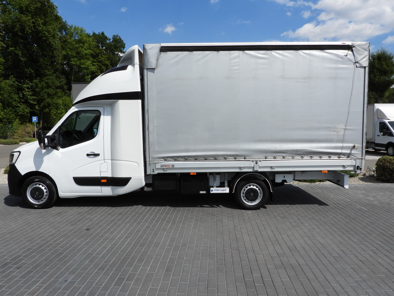 Furgoneta con caja de lona RENAULT MASTER TARPAULIN 8 PALLETS WEBASTO CRUISE CONTROL LED LIGHTS PNEUMATICS AIR CONDITIONING  165HP: foto 8