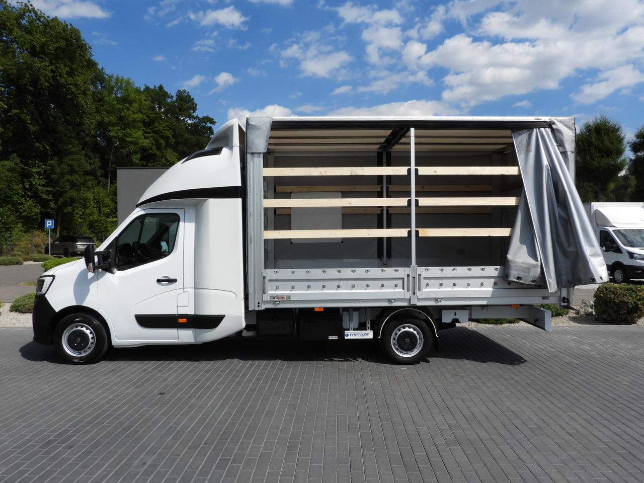 Furgoneta con caja de lona RENAULT MASTER TARPAULIN 8 PALLETS WEBASTO CRUISE CONTROL LED LIGHTS PNEUMATICS AIR CONDITIONING  165HP: foto 9