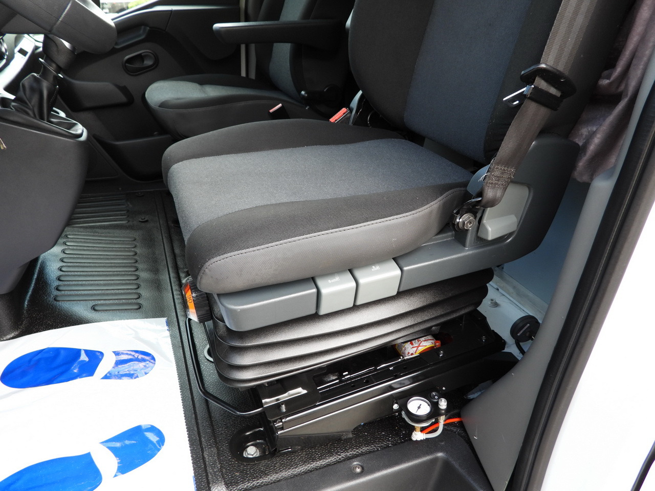 Furgoneta con caja de lona RENAULT MASTER TARPAULIN 8 PALLETS WEBASTO CRUISE CONTROL LED LIGHTS PNEUMATICS AIR CONDITIONING  165HP: foto 27