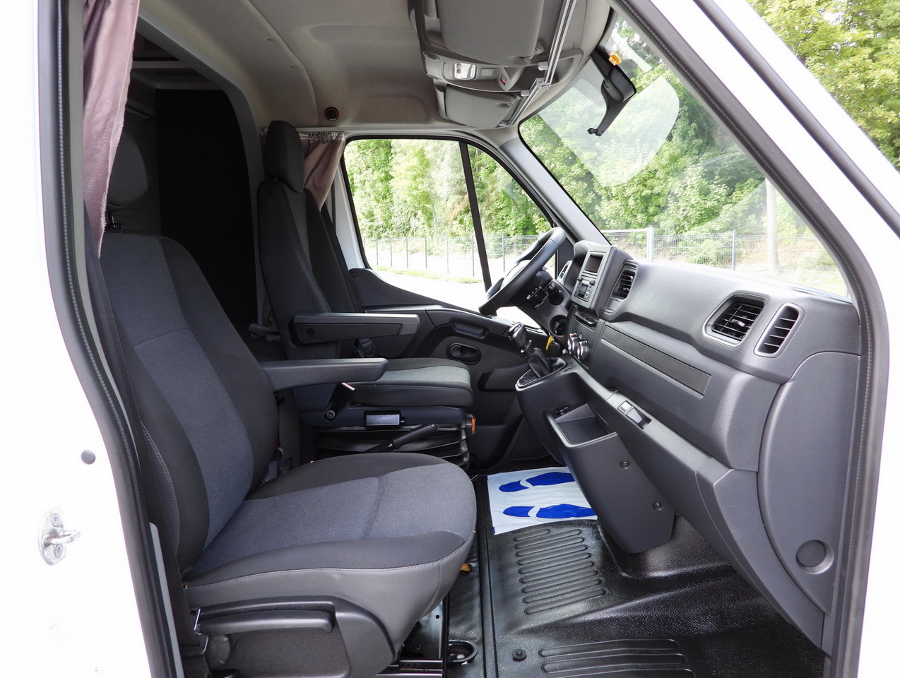 Furgoneta con caja de lona RENAULT MASTER TARPAULIN 8 PALLETS WEBASTO CRUISE CONTROL LED LIGHTS PNEUMATICS AIR CONDITIONING  165HP: foto 36