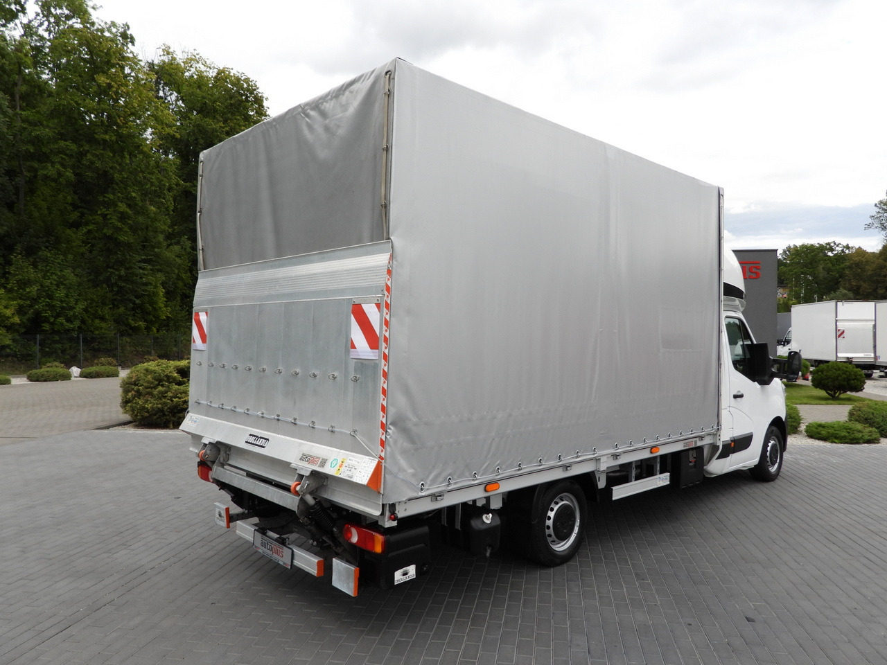 RENAULT MASTER TARPAULIN LIFT 10 PALLETS WEBASTO CRUISE CONTROL LED LIGHTS AIR CONDITIONING  165HP - Furgoneta con caja de lona: foto 3 RENAULT MASTER TARPAULIN LIFT 10 PALLETS WEBASTO CRUISE CONTROL LED LIGHTS AIR CONDITIONING  165HP - Furgoneta con caja de lona: foto 3