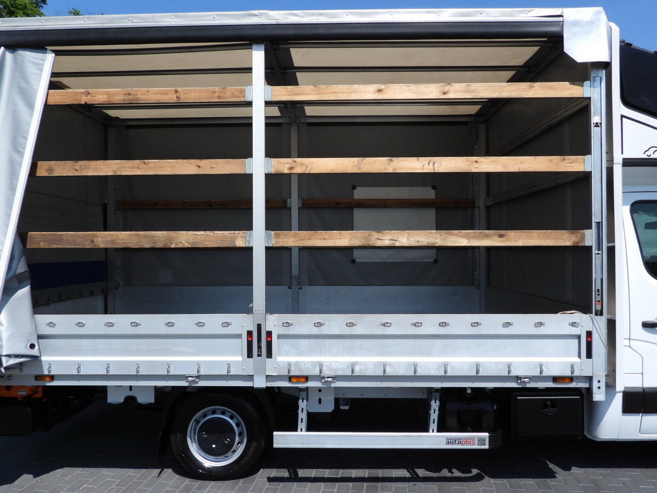 Furgoneta con caja de lona RENAULT MASTER  TARPAULIN LIFT 10 PALLETS WEBASTO CRUISE CONTROL LED LIGHTS PNEUMATICS AIR CONDITIONING  165HP: foto 24