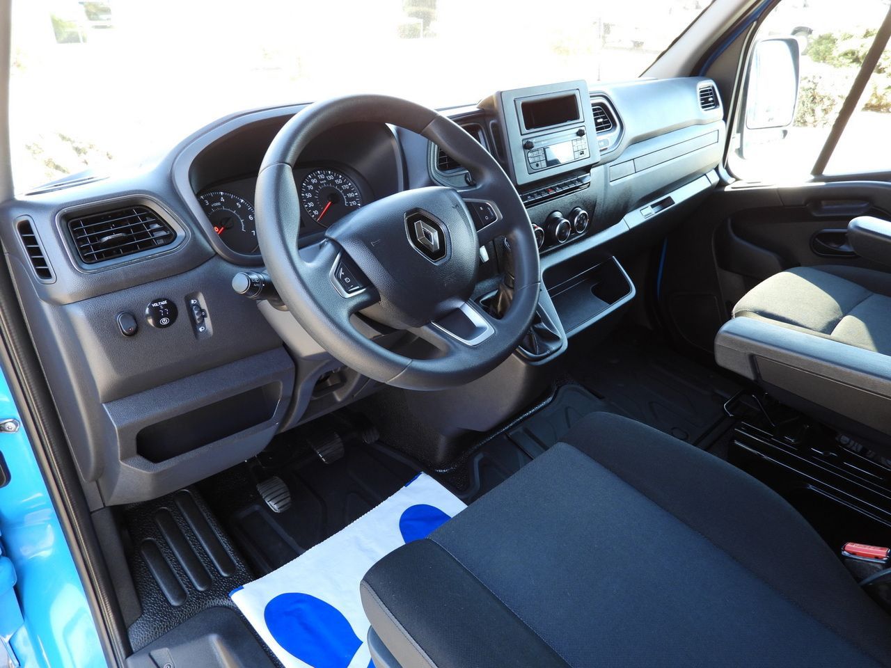 RENAULT MASTER TARPAULIN LIFT 8 PALLETS WEBASTO CRUISE CONTROL LED LIGHTS PNEUMATICS AIR CONDITIONING 165HP - Furgoneta con caja de lona: foto 2 RENAULT MASTER TARPAULIN LIFT 8 PALLETS WEBASTO CRUISE CONTROL LED LIGHTS PNEUMATICS AIR CONDITIONING 165HP - Furgoneta con caja de lona: foto 2