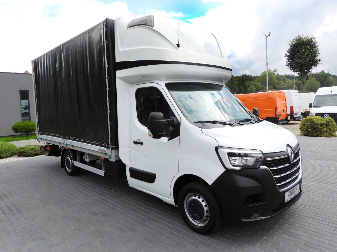 RENAULT MASTER TARPAULIN LIFT 9 PALLETS WEBASTO CRUISE CONTROL LED LIGHTS PNEUMATICS AIR CONDITIONING 165HP - Furgoneta con caja de lona: foto 4 RENAULT MASTER TARPAULIN LIFT 9 PALLETS WEBASTO CRUISE CONTROL LED LIGHTS PNEUMATICS AIR CONDITIONING 165HP - Furgoneta con caja de lona: foto 4