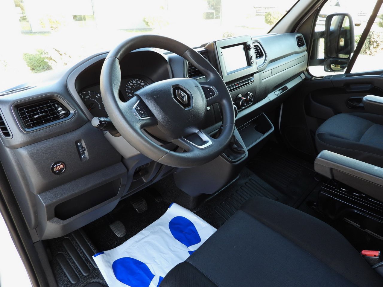RENAULT MASTER TARPAULIN LIFT 9 PALLETS WEBASTO CRUISE CONTROL LED LIGHTS PNEUMATICS AIR CONDITIONING 165HP - Furgoneta con caja de lona: foto 2 RENAULT MASTER TARPAULIN LIFT 9 PALLETS WEBASTO CRUISE CONTROL LED LIGHTS PNEUMATICS AIR CONDITIONING 165HP - Furgoneta con caja de lona: foto 2