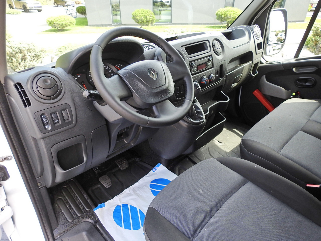 RENAULT MASTER TIPPER  130HP - Volquete furgoneta: foto 2 RENAULT MASTER TIPPER  130HP - Volquete furgoneta: foto 2