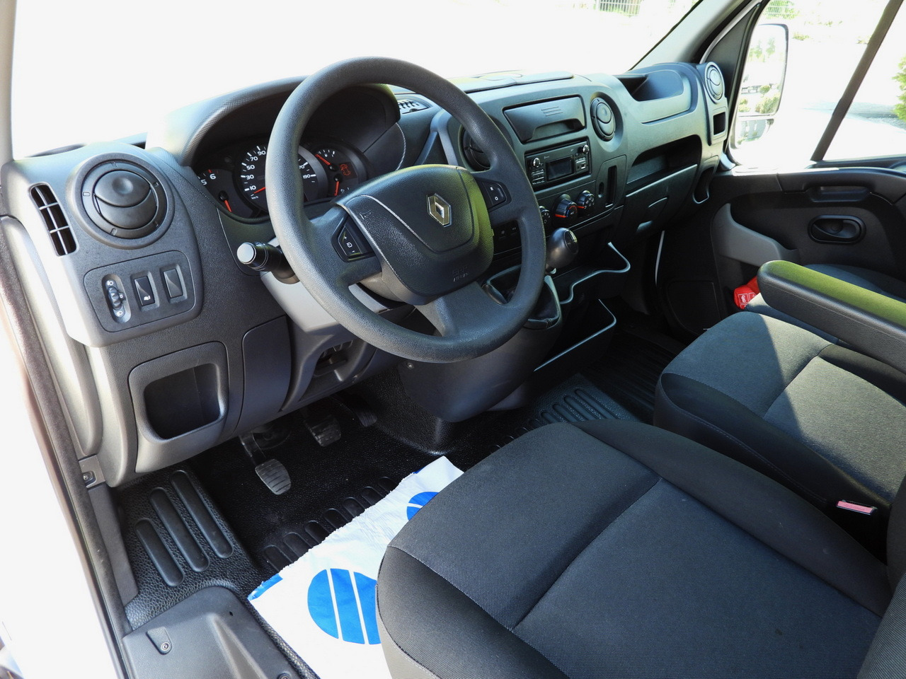 RENAULT MASTER TIPPER CRUISE CONTROL TWIN WHEELS AIR CONDITIONING  145HP - Volquete furgoneta: foto 2 RENAULT MASTER TIPPER CRUISE CONTROL TWIN WHEELS AIR CONDITIONING  145HP - Volquete furgoneta: foto 2