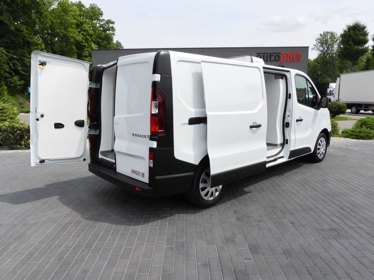RENAULT TRAFIC  REFRIGERATOR VAN 0*C CRUISE CONTROL LED LIGHTS AIR CONDITIONING  120HP - Frigorífico furgoneta: foto 3 RENAULT TRAFIC  REFRIGERATOR VAN 0*C CRUISE CONTROL LED LIGHTS AIR CONDITIONING  120HP - Frigorífico furgoneta: foto 3