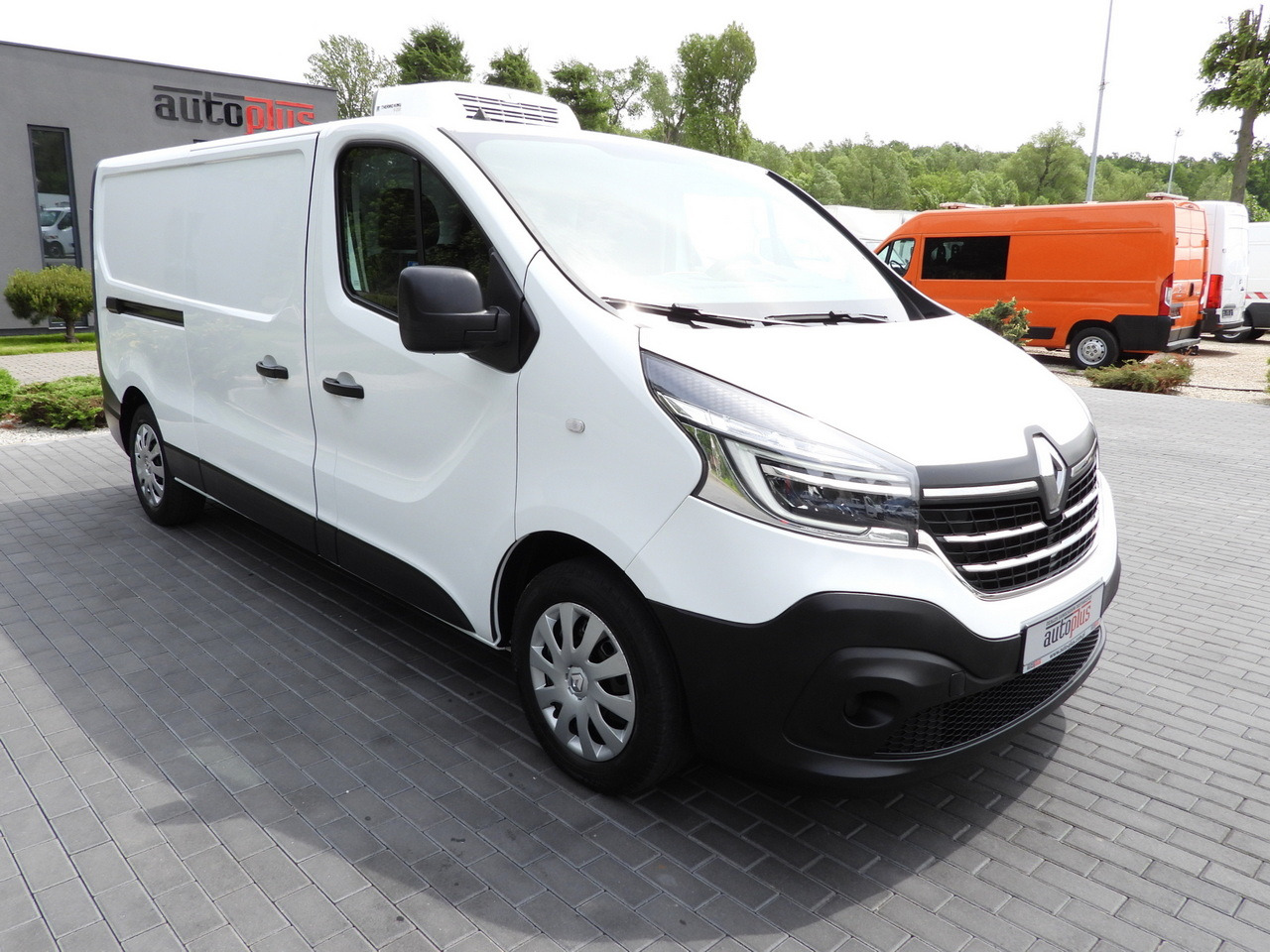 RENAULT TRAFIC REFRIGERATOR VAN 0*C CRUISE CONTROL LED LIGHTS AIR CONDITIONING 120HP - Frigorífico furgoneta: foto 4 RENAULT TRAFIC REFRIGERATOR VAN 0*C CRUISE CONTROL LED LIGHTS AIR CONDITIONING 120HP - Frigorífico furgoneta: foto 4
