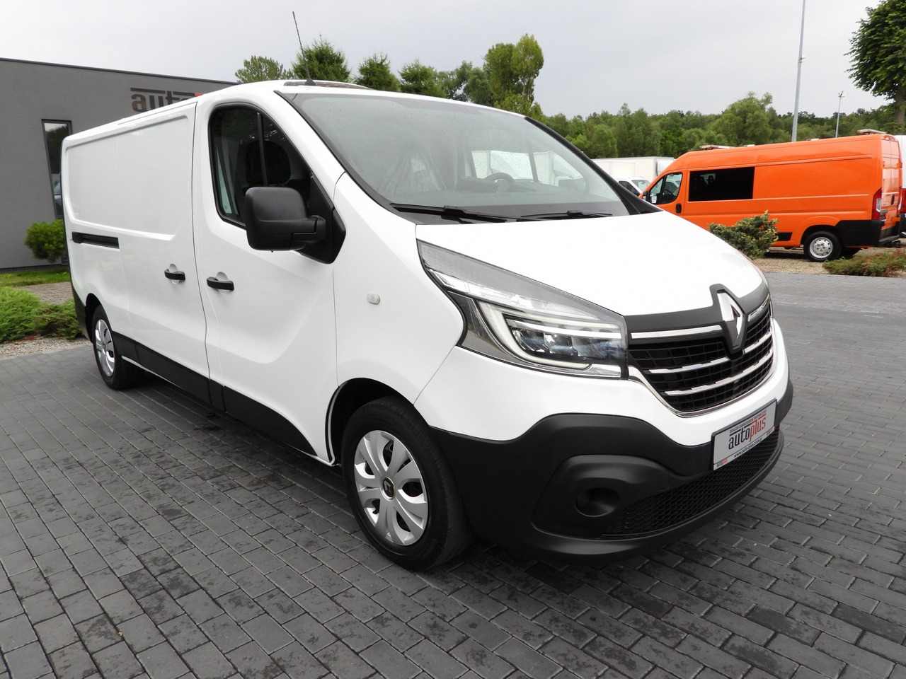 RENAULT TRAFIC REFRIGERATOR VAN -5*C POWER SUPPLY 230V CRUISE CONTROL LED LIGHTS AIR CONDITIONING  120HP - Frigorífico furgoneta: foto 4 RENAULT TRAFIC REFRIGERATOR VAN -5*C POWER SUPPLY 230V CRUISE CONTROL LED LIGHTS AIR CONDITIONING  120HP - Frigorífico furgoneta: foto 4
