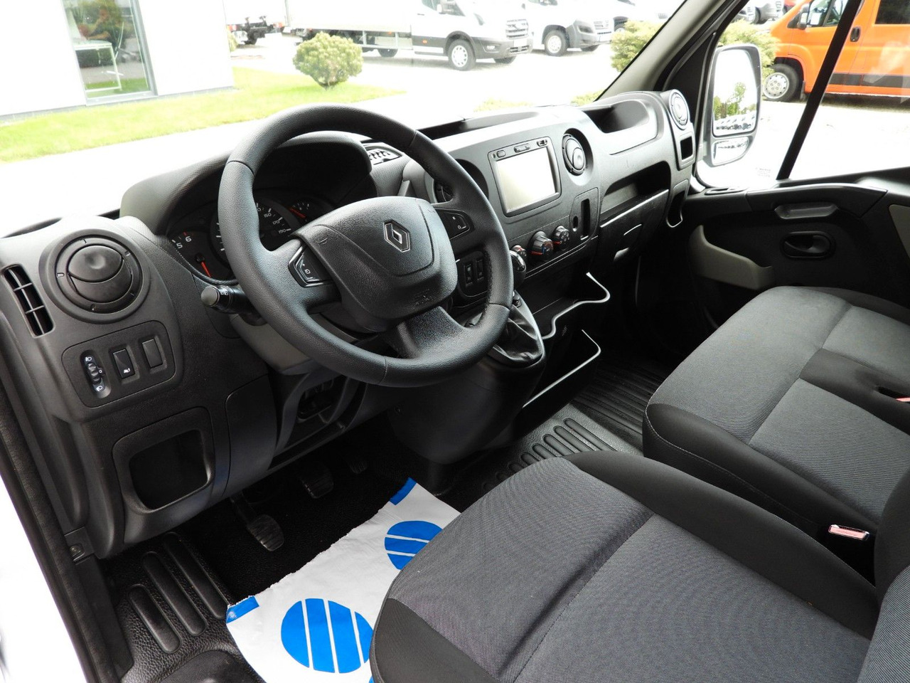 Renault MASTER PRITSCHE DOPPELKABINE DOKA 7 SITZE - Caja abierta furgoneta, Furgoneta combi: foto 2 Renault MASTER PRITSCHE DOPPELKABINE DOKA 7 SITZE - Caja abierta furgoneta, Furgoneta combi: foto 2