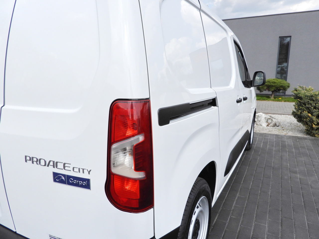 Frigorífico furgoneta TOYOTA PROACE CITY REFRIGERATOR VAN -15*C POWER SUPPLY 230V CRUISE CONTROL AIR CONDITIONING 100HP: foto 19 Frigorífico furgoneta TOYOTA PROACE CITY REFRIGERATOR VAN -15*C POWER SUPPLY 230V CRUISE CONTROL AIR CONDITIONING 100HP: foto 19