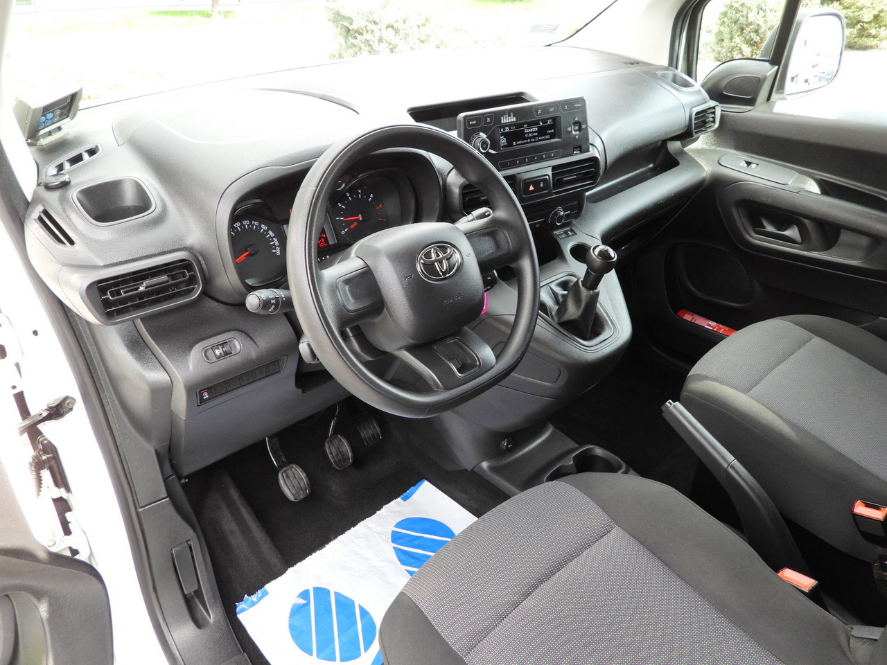 TOYOTA PROACE CITY REFRIGERATOR VAN -15*C POWER SUPPLY 230V CRUISE CONTROL AIR CONDITIONING 100HP - Frigorífico furgoneta: foto 2 TOYOTA PROACE CITY REFRIGERATOR VAN -15*C POWER SUPPLY 230V CRUISE CONTROL AIR CONDITIONING 100HP - Frigorífico furgoneta: foto 2