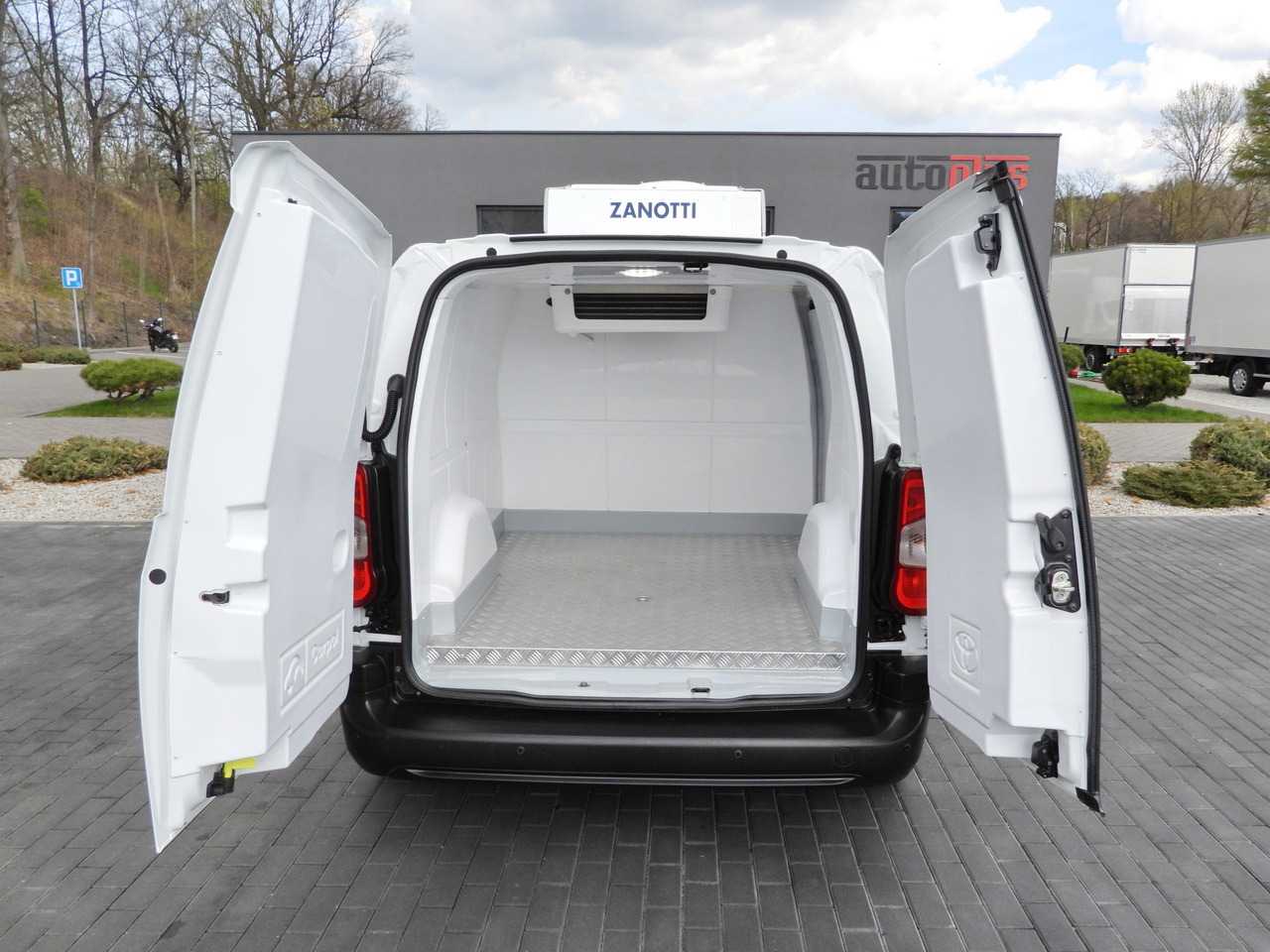 Frigorífico furgoneta TOYOTA PROACE CITY REFRIGERATOR VAN -15*C POWER SUPPLY 230V CRUISE CONTROL AIR CONDITIONING 100HP: foto 12 Frigorífico furgoneta TOYOTA PROACE CITY REFRIGERATOR VAN -15*C POWER SUPPLY 230V CRUISE CONTROL AIR CONDITIONING 100HP: foto 12