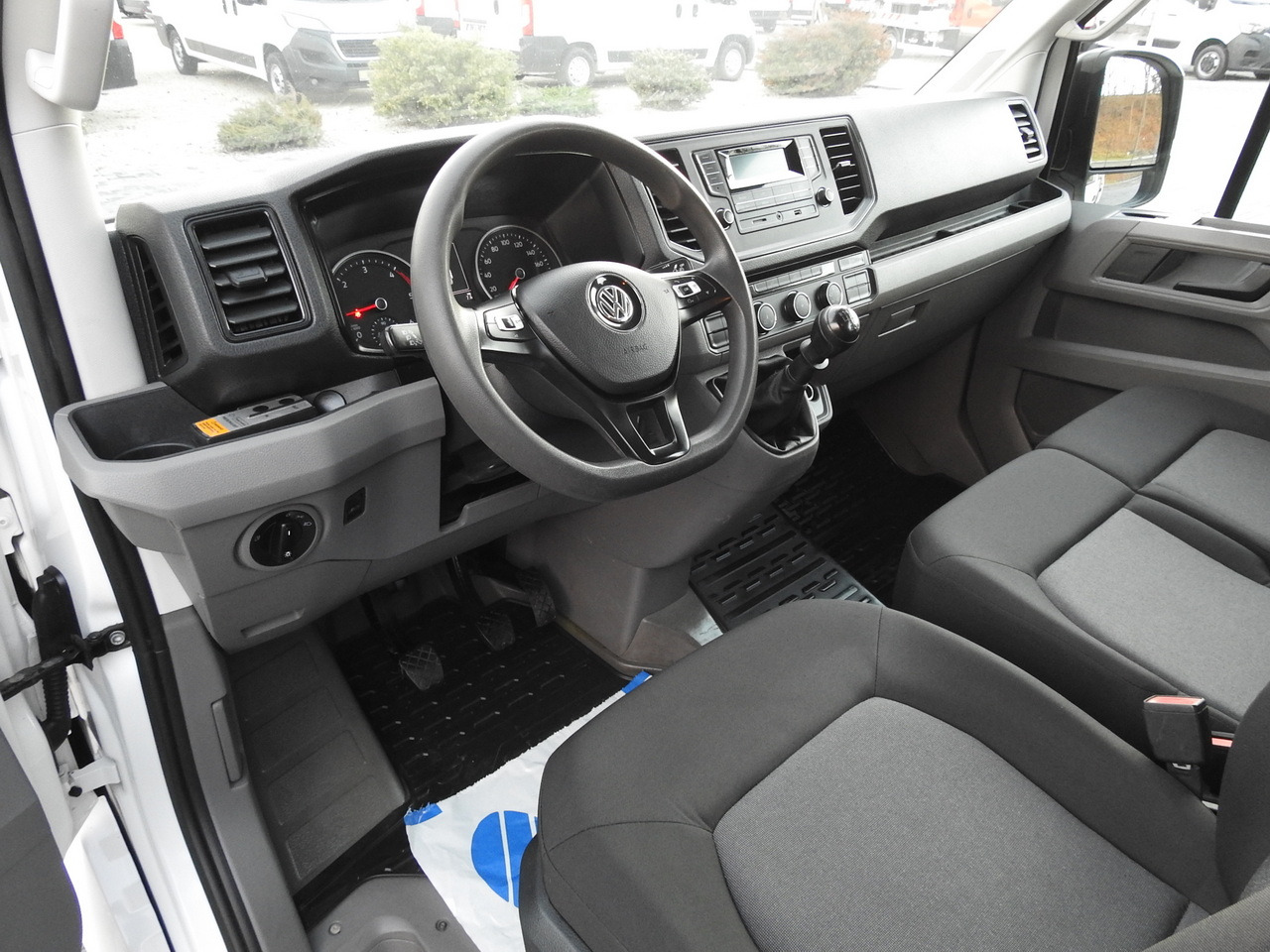 VOLKSWAGEN CRAFTER 4X4 4MOTION BOX DELIVERY VAN 7 SEATS AIR CONDITIONING  140HP - Furgón: foto 2 VOLKSWAGEN CRAFTER 4X4 4MOTION BOX DELIVERY VAN 7 SEATS AIR CONDITIONING  140HP - Furgón: foto 2