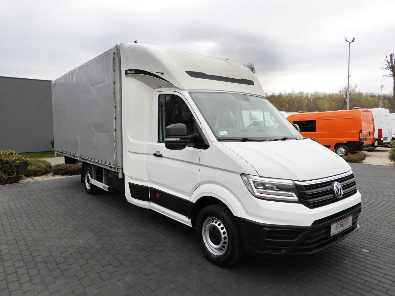 VOLKSWAGEN CRAFTER TARPAULIN 10 PALLETS WEBASTO CRUISE CONTROL LED LIGHTS 180HP - Furgoneta con caja de lona: foto 4 VOLKSWAGEN CRAFTER TARPAULIN 10 PALLETS WEBASTO CRUISE CONTROL LED LIGHTS 180HP - Furgoneta con caja de lona: foto 4