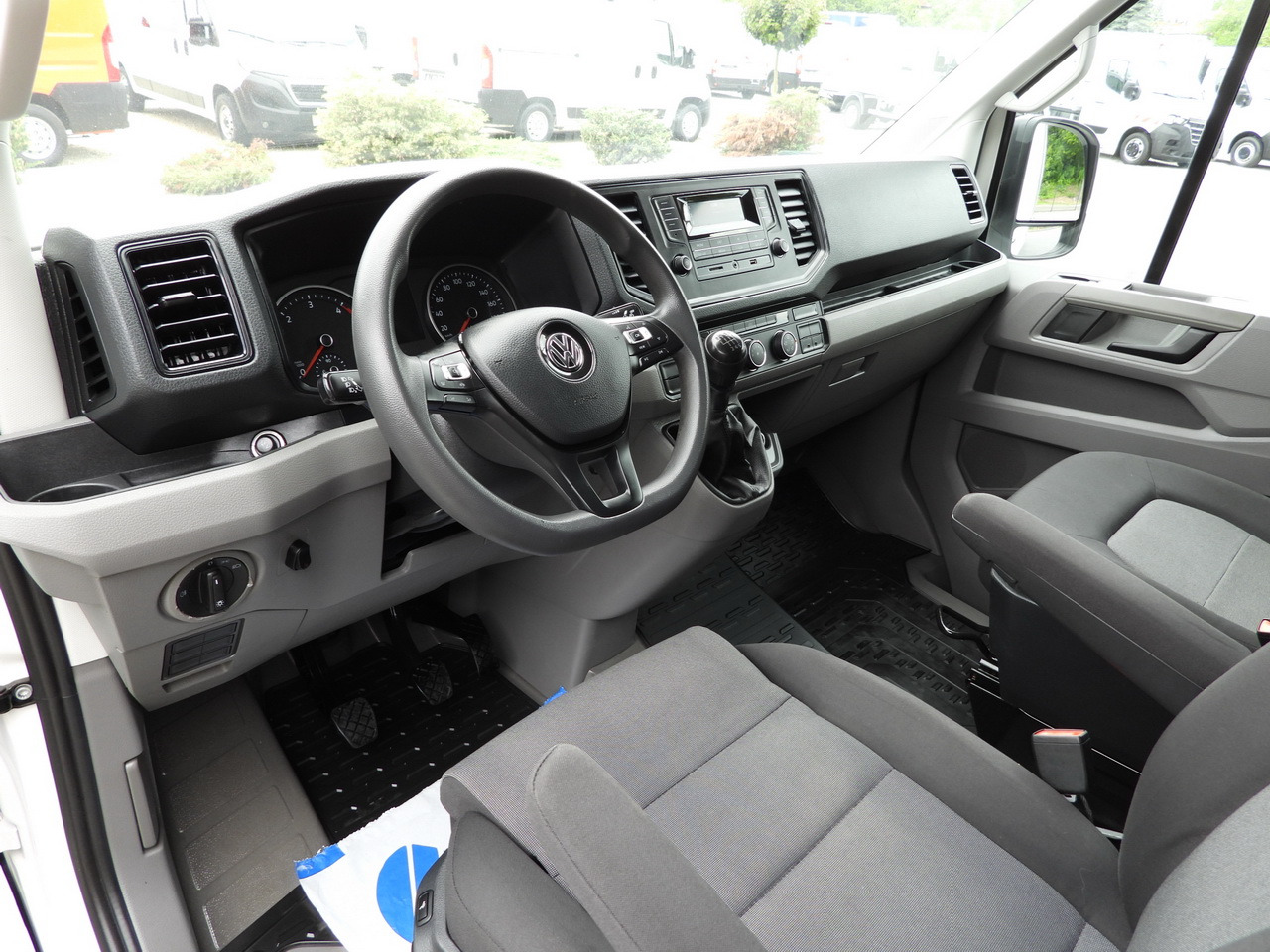 VOLKSWAGEN CRAFTER TARPAULIN 8 PALLETS CRUISE CONTROL LED LIGHTS AIR CONDITIONING 180HP - Furgoneta con caja de lona: foto 2 VOLKSWAGEN CRAFTER TARPAULIN 8 PALLETS CRUISE CONTROL LED LIGHTS AIR CONDITIONING 180HP - Furgoneta con caja de lona: foto 2