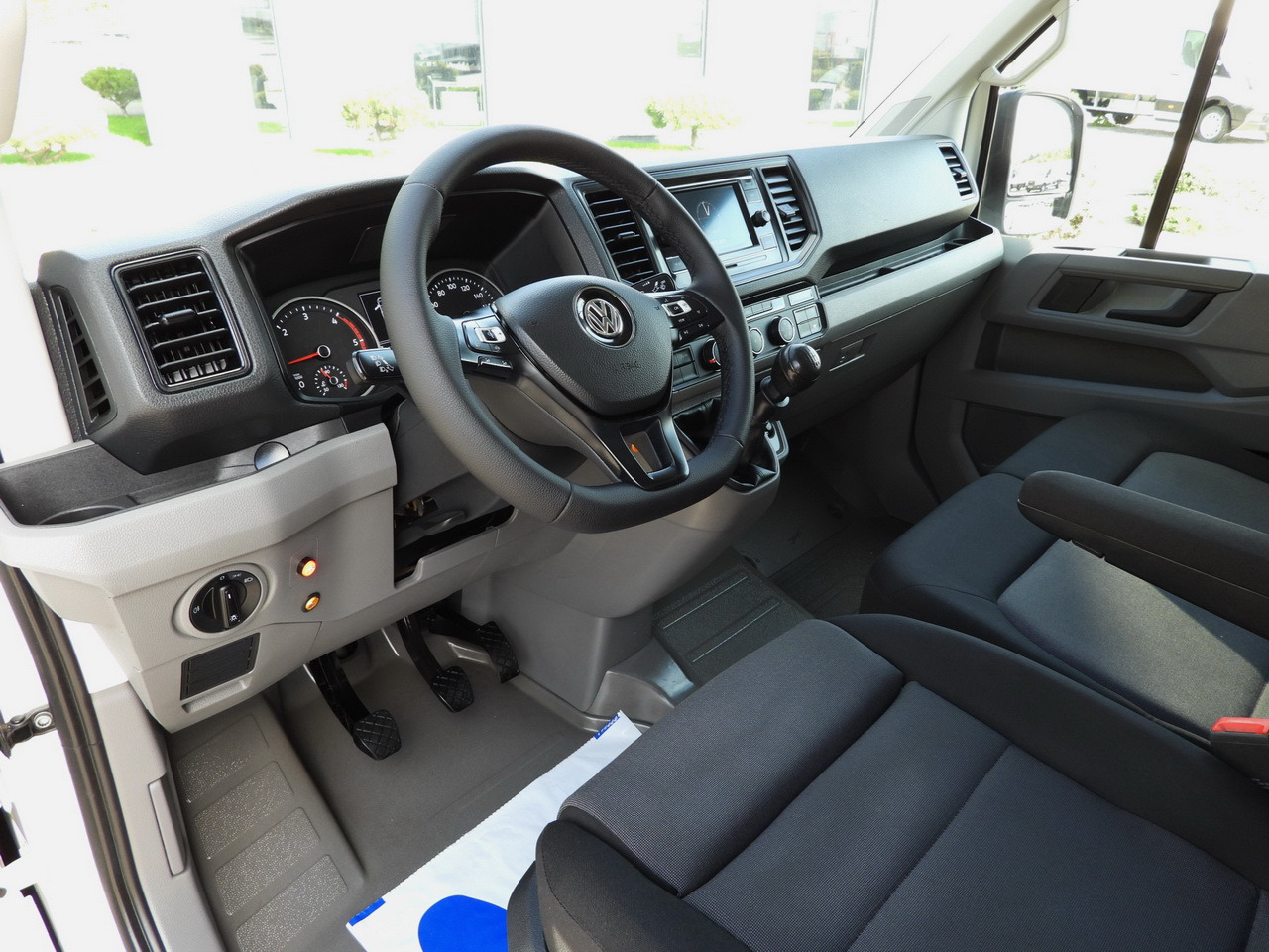 VOLKSWAGEN CRAFTER TARPAULIN LIFT 8 PALLETS CRUISE CONTROL LED LIGHTS TWIN WHEELS AIR CONDITIONING 180HP - Furgoneta con caja de lona: foto 2 VOLKSWAGEN CRAFTER TARPAULIN LIFT 8 PALLETS CRUISE CONTROL LED LIGHTS TWIN WHEELS AIR CONDITIONING 180HP - Furgoneta con caja de lona: foto 2