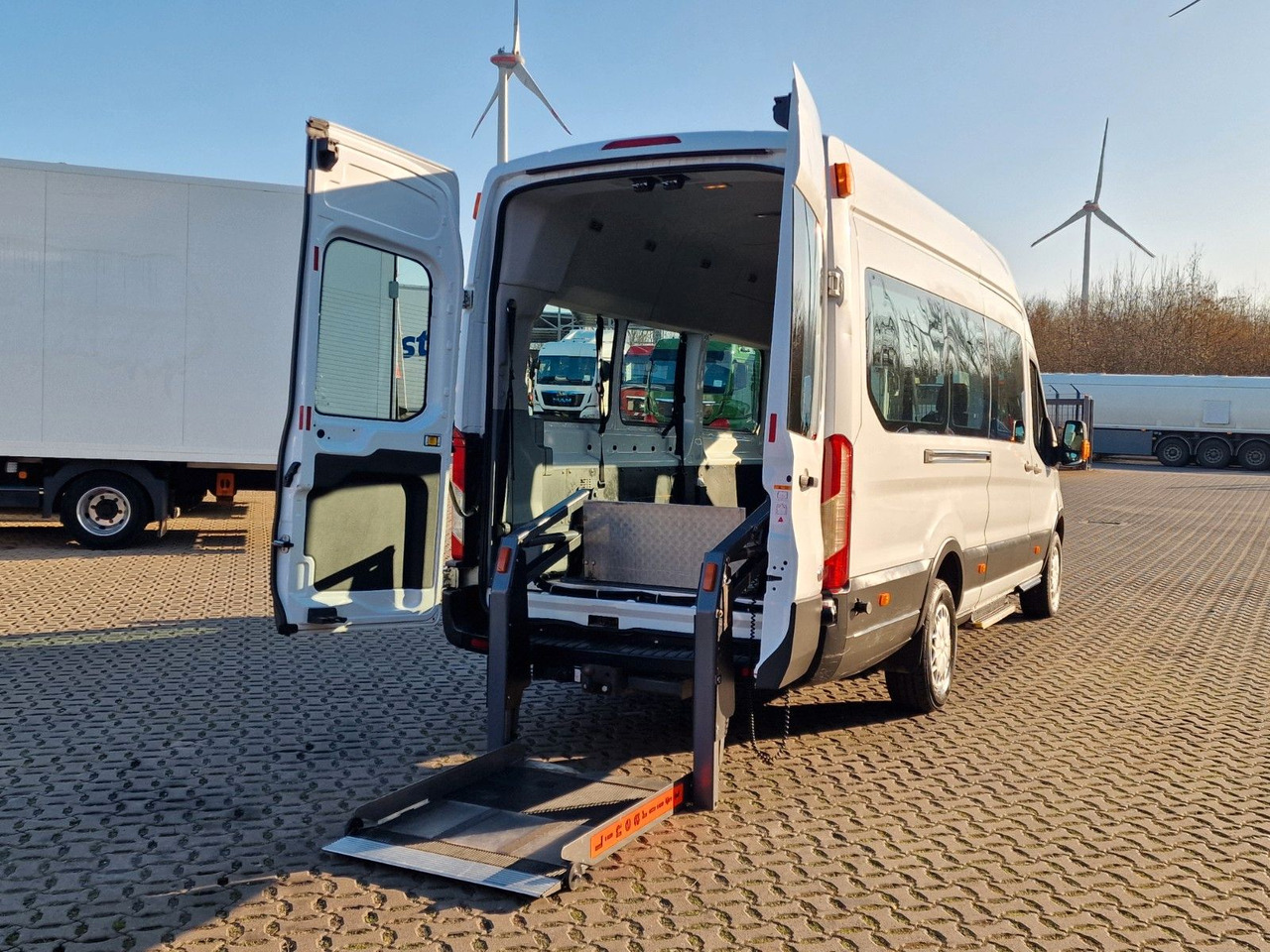 Ford Transit / Transport von Personen im Rollstuhl - Furgón: foto 1 Ford Transit / Transport von Personen im Rollstuhl - Furgón: foto 1