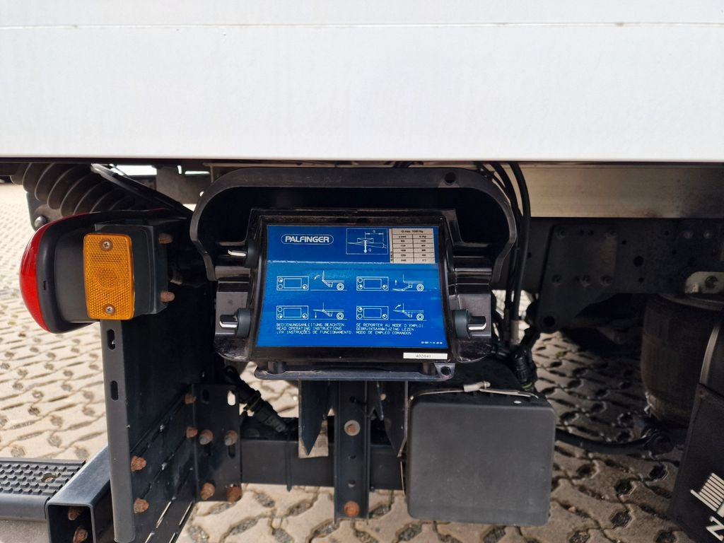 Camión caja cerrada Iveco Eurocargo 75-160 / Ldbw / Rückfahrkamera Iveco Eurocargo 75-160 / Ldbw / Rückfahrkamera: foto 11 Camión caja cerrada Iveco Eurocargo 75-160 / Ldbw / Rückfahrkamera Iveco Eurocargo 75-160 / Ldbw / Rückfahrkamera: foto 11